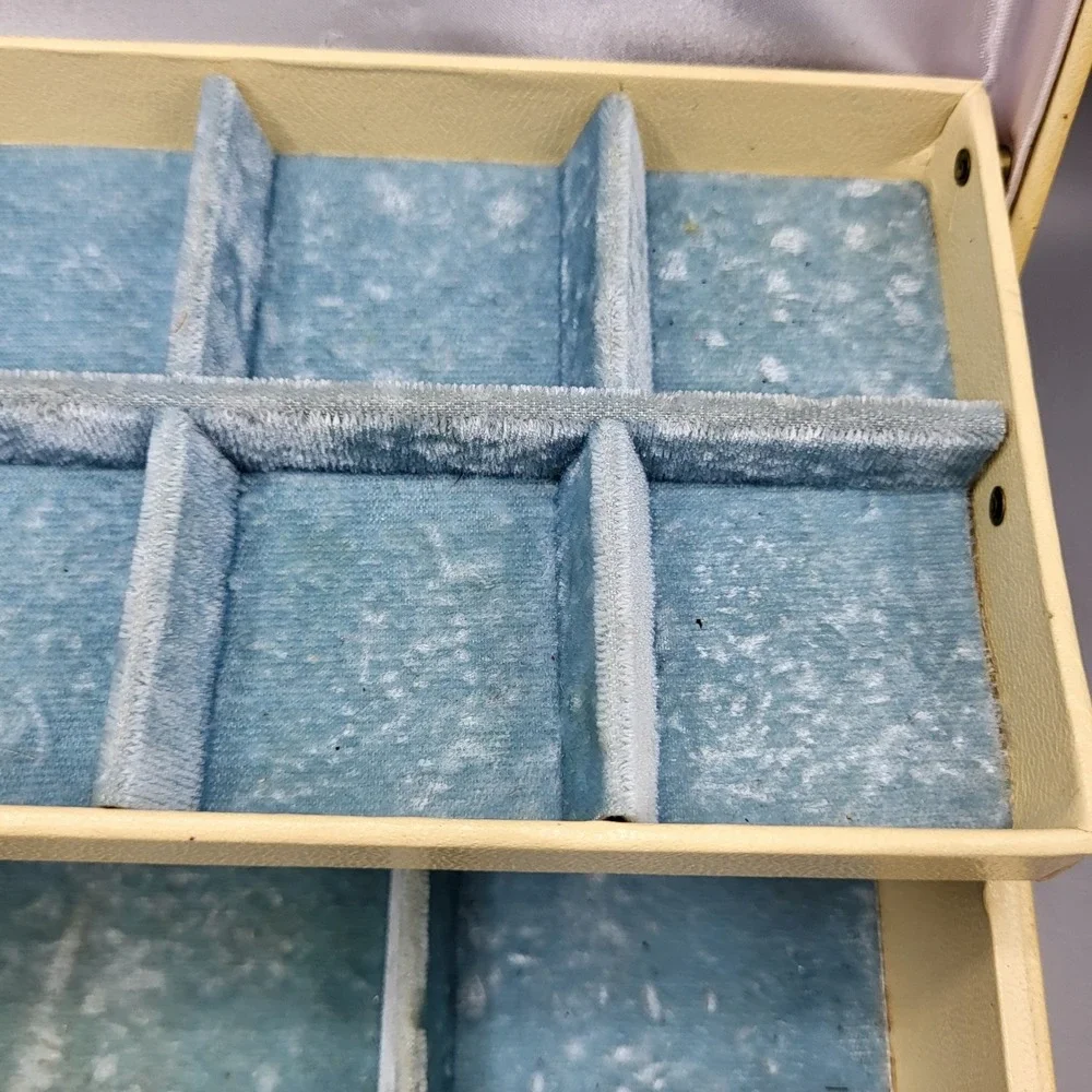 Lady Buxton Cream Jewelry Box Womens Vintage MCM 3 Tier Blue Velvet Lining